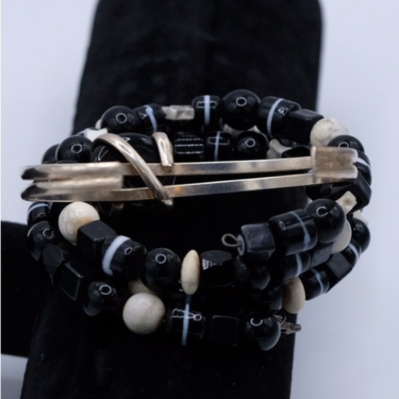 Gorgeous lightweight Bangles Beaded Art Market find with Metal details - Picture 2 of 13